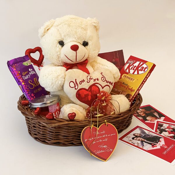 Mesmerizing Valentine's Day gift basket for your sweetheart - Image 3