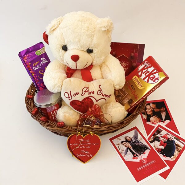 Mesmerizing Valentine's Day gift basket for your sweetheart - Image 4