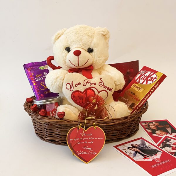 Mesmerizing Valentine's Day gift basket for your sweetheart - Image 5