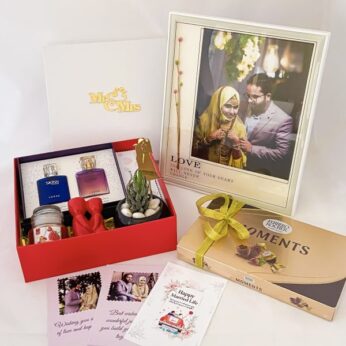 lovely custom wedding gifts for couple contains perfumes, chocolate, mottled candle