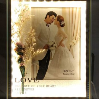 A customized LED photo frame to display your special moments (size 5×7)