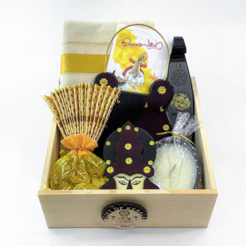 Exquisite Onam gift box embellished with a Kerala mundu, Udayada, and Kathakali head.