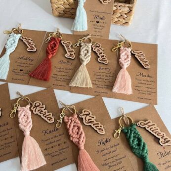 Personalized macrame keychains for wedding guests (H 6cm x W 4cm) x 50 pcs