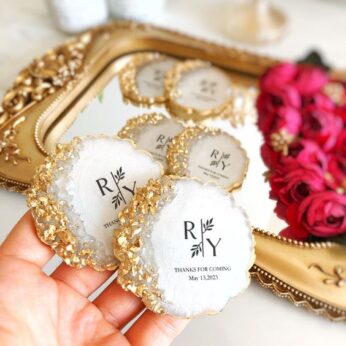 Beautifully designed resin wedding favors for guests (H 6cm x W 6cm) x 50 Pcs( making time 15 days)