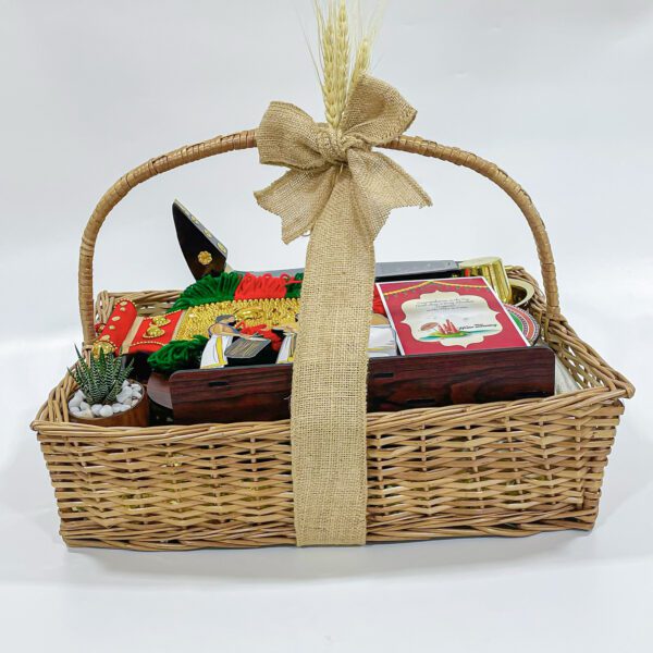 Kerala traditional housewarming gifts include the Vadhyamelam boat, Nettipattam, and more. - Image 2