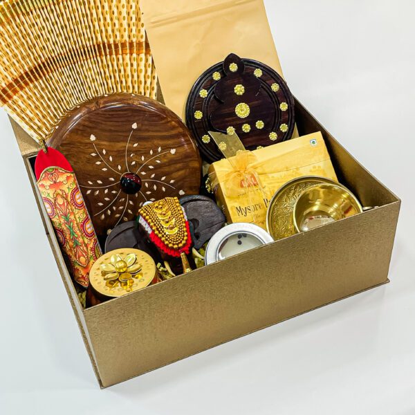 Festive Delights Deepavali Gift Box Large Udayada, spices box, Kathakali head, Kerala chips and More - Image 3