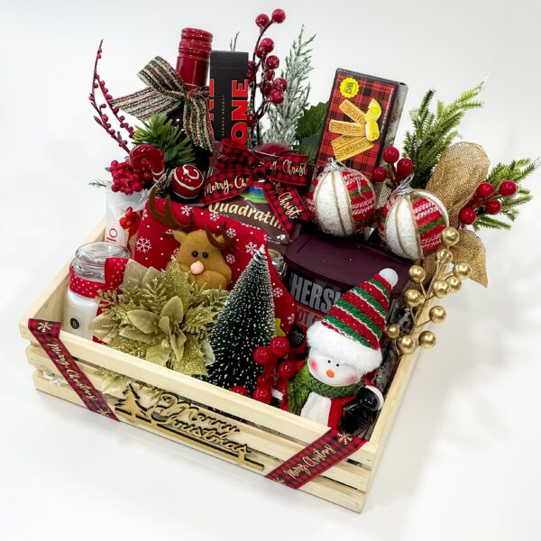 Charming Christmas Delights: Cute Gift Hampers with Motted Candle & Festive Surprises - Image 2