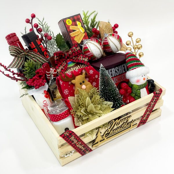 Charming Christmas Delights: Cute Gift Hampers with Motted Candle & Festive Surprises - Image 4