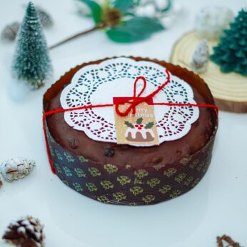 Delight in Every Slice with Festive 900g Round Christmas Cake with Xmas Tag