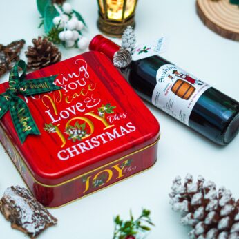 Celebrate the Season with Christmas Cake with Non-Alcoholic Wine Gift Set