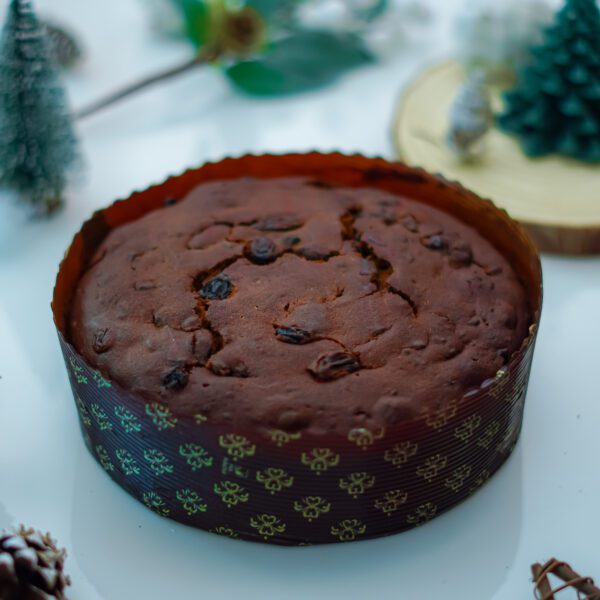 Elevate Your Celebration with our Exquisite Round Christmas Cake (900 gm) - Image 2