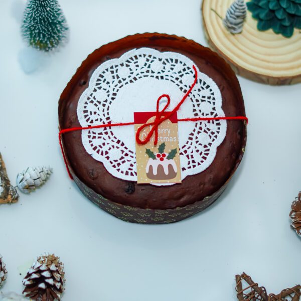 Delight in Every Slice with Festive 900g Round Christmas Cake with Xmas Tag - Image 3