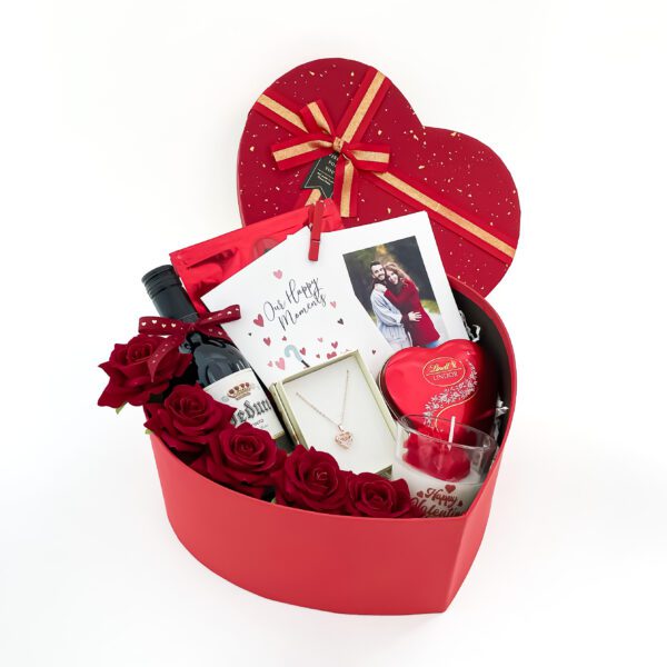 Romantic gifts for Valentine's Day embellished with personalized photo cards, chocolates, and more - Image 4