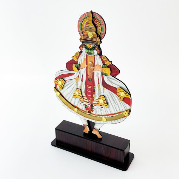 Majestic dancing Kathakali stand - Harmonious blend of detailing and vibrant colors - Image 3