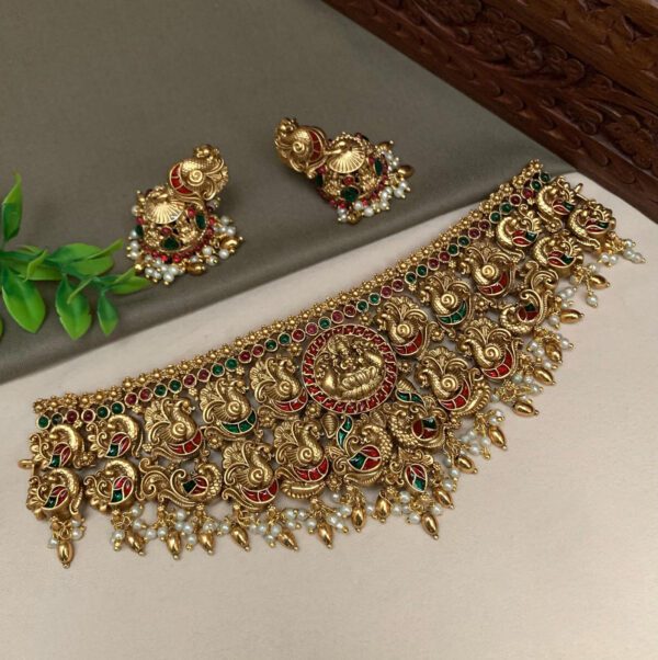 Unveil Timeless Beauty with Our Exquisite Kundan Bridal Jewelry Set - Image 3