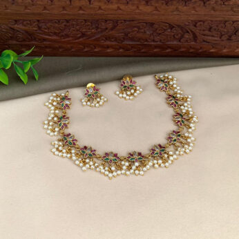 Elegant Floral Imitation Necklace Set: Timeless Luxury at an Affordable Price