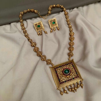 Majestic Emerald Square Imitation Jewelry Set