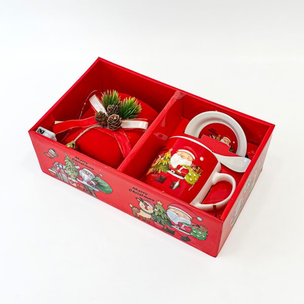 Unique Christmas Mug Set with Beautiful Holiday Decorations - Image 3