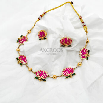 Radiant Lotus Necklace Set – Captivating Floral Design for Elegant Occasions