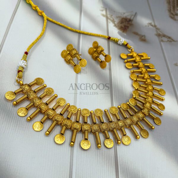 Kashi Necklace Set - Embrace Tradition with Regal Beauty - Image 2