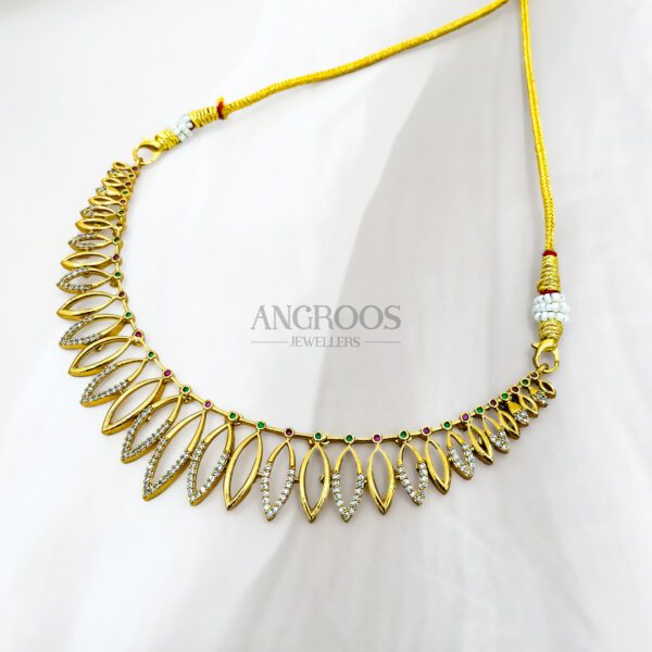 Elegant Leaf AD Necklace Set – Sophisticated Floral Grace - Image 3