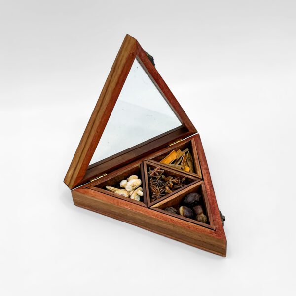 Wooden Triangle Spice Box with Spices and Transparent Lid - Image 3