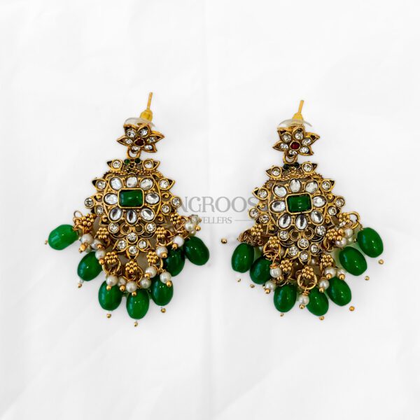 Exquisite Green Stone Necklace Set with Elegant Pearl Detailing - Image 3