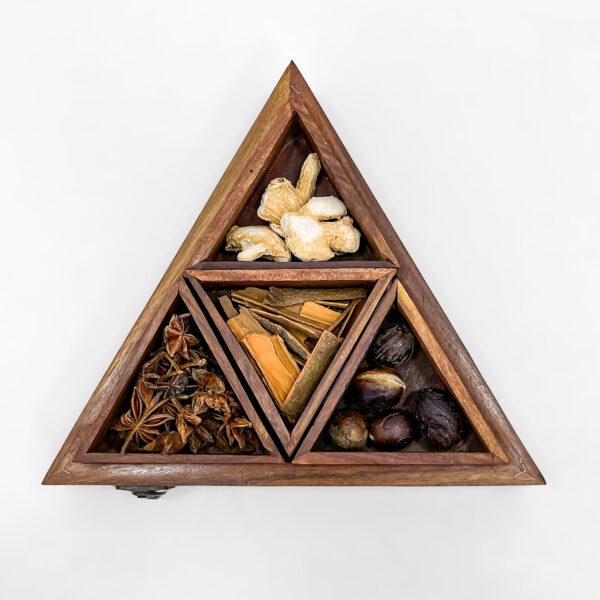 Wooden Triangle Spice Box with Spices and Transparent Lid - Image 5