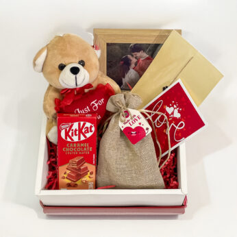 Heartfelt Valentine’s Day Hampers for Girlfriend | Memorable Surprise Gift with Love