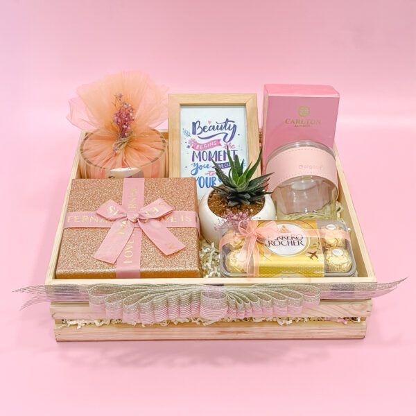 Women's day gift hamper tray